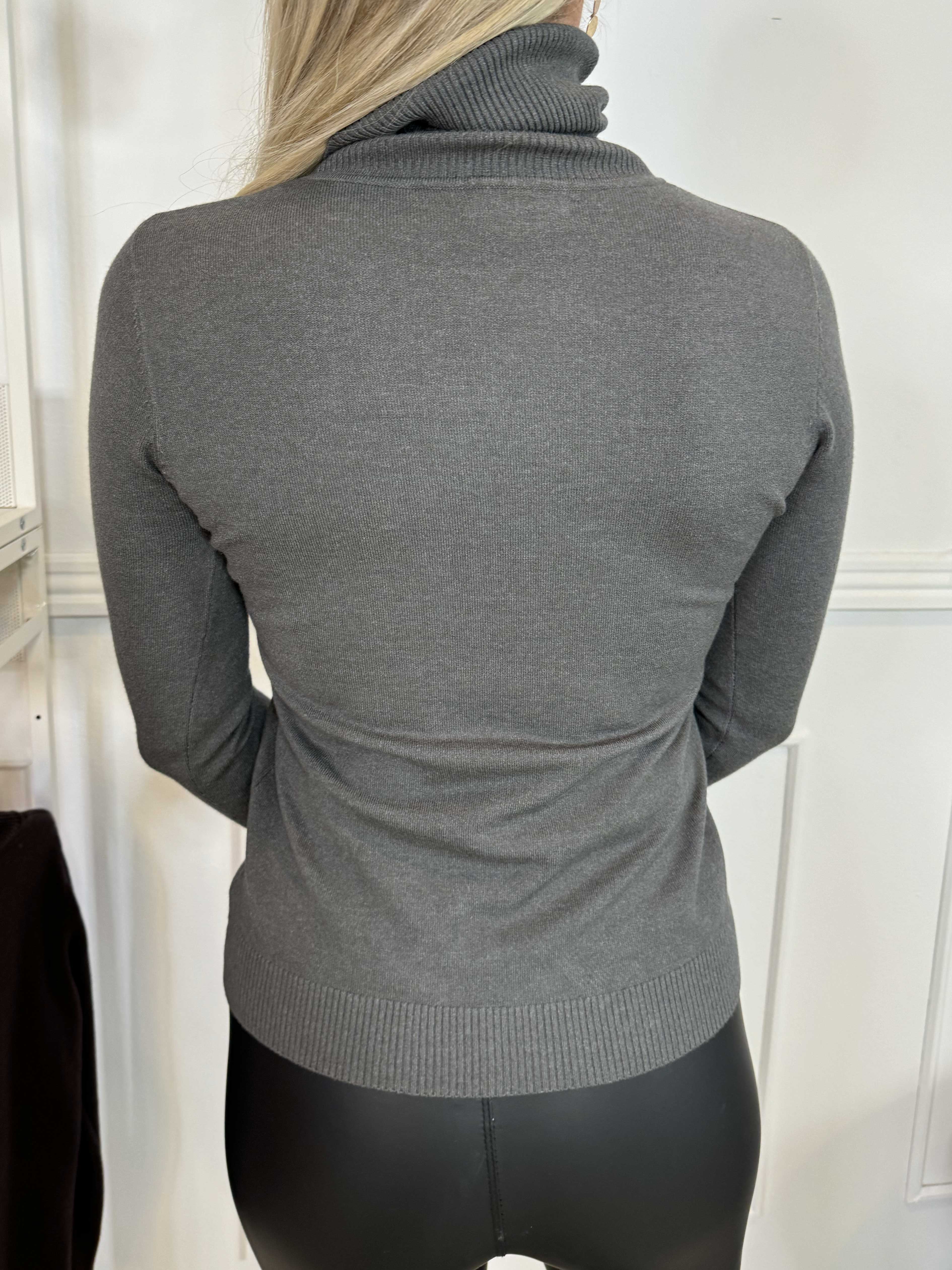 Oksana - Mjuk blus i viskosblandning med turtleneck